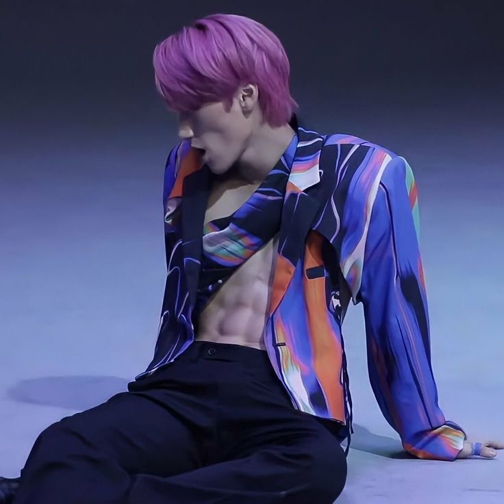 eyatiny's tweet image. A thread of san just sitting for all my normal atinys out there 💥

We'll start off with these iconic looks