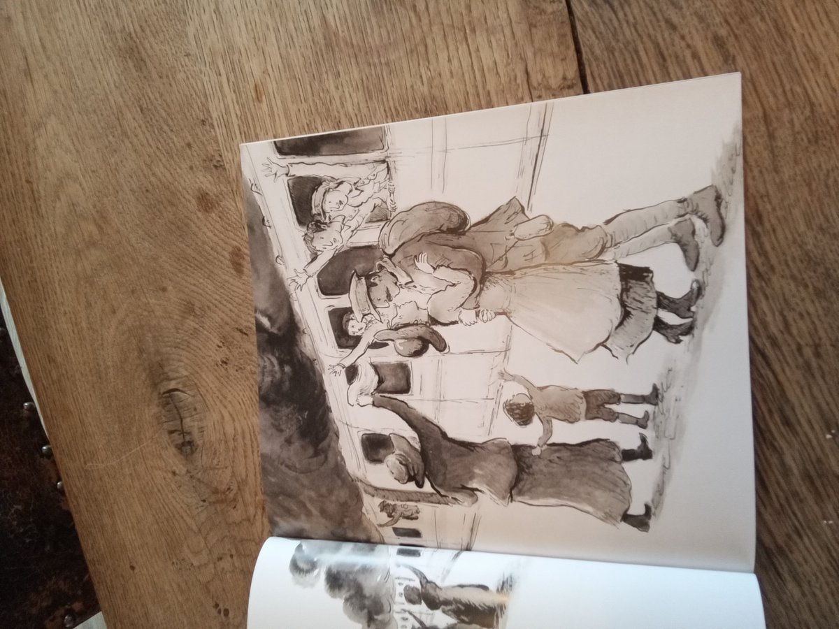 tlander93's tweet photo. #AliveWithPoppies #TomosRoberts #SharonRentta Thanks to Rachel @scholasticuk. This is going to school today for assembly, but just how beautiful could it be. So stunning, the black and white with the red poppy...and the poem π’ https://t.co/LWSrQFk2t6