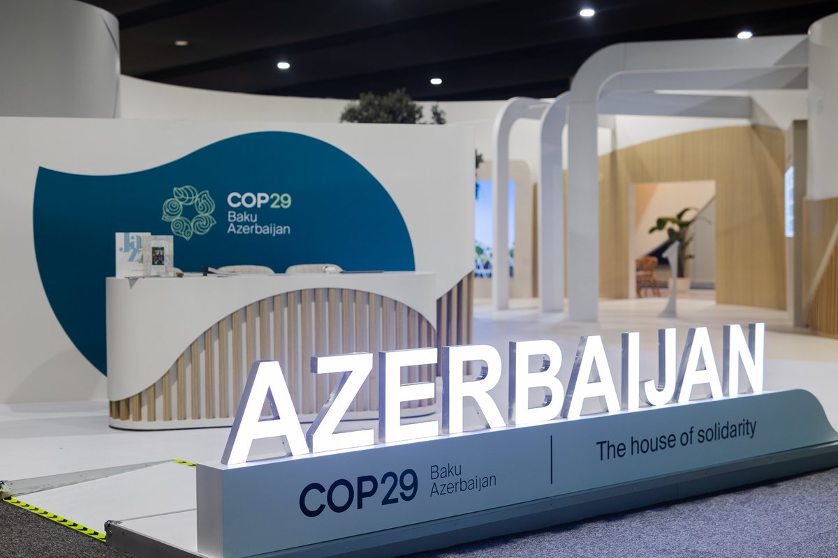 FMamboundou's tweet photo. 🌍🌱 #COP29 : Ambition et Action ! le président de la COP 29 Mukhtar Babayev  appelle à des engagements forts et des actions concrètes pour le climat. Aux côtés des autorités gabonaises, la jeunesse gabonaise est présente à Bakou! #GabonClimat #OnuGabon #MoubaStephen #DavyOnomori https://t.co/5RygrmkAYg