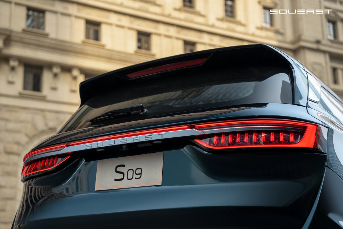 SOUEASTGlobal's tweet image. True elegance comes from being at ease with yourself. Or, being with SOUEAST.

#SOUEAST #SOUEASTS09 #BESOULKNIGHT