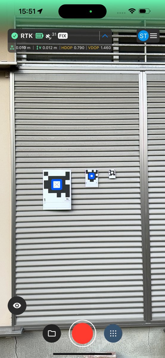 TdrDrone's tweet photo. Pix4D社のAutoTag、自動認識のサイズ別距離限界をテストしました。
1/4サイズは1m80cmくらい、1/2サイズは3m70cmくらい、通常サイズは5mを超えても自動認識していました。
小さい方が便利ですが、利用シーンや目的によって使い分けが大事ですね。
#PIX4Dcatch
#Pix4D
#AutoTag https://t.co/RMl2DOLxA9
