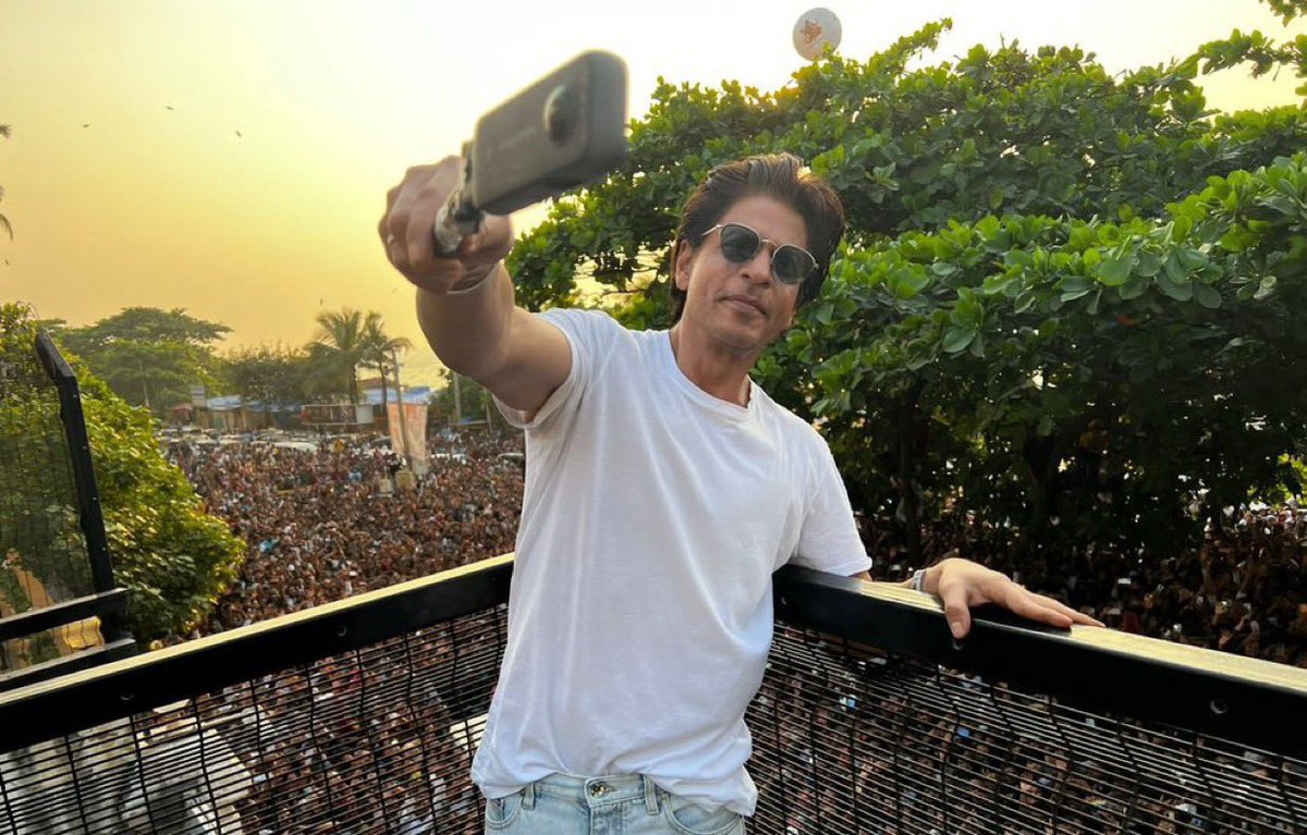 Bolly_BoxOffice's tweet photo. From 1992 to 2012, #ShahRukhKhan delivered 16 *Highest Grosser Of The Year* films in Overseas. 🔥👌

God level dominance. 🙏 https://t.co/cHhg4nty1M