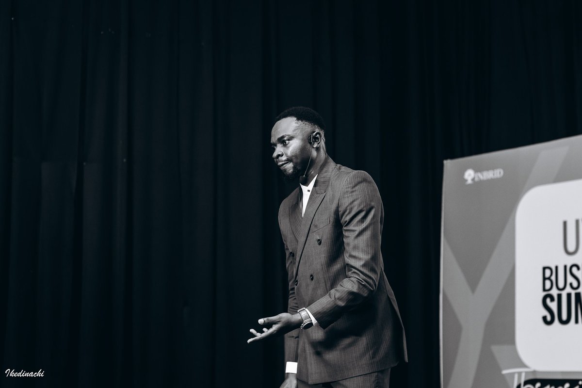 I 𝗲𝘅𝗶𝘁𝗲𝗱 the 9-5 hustle as an undergraduate. 

(never applied for a physical job afterwards).

𝐅𝐮𝐧 𝐟𝐚𝐜𝐭: My pitch that landed me my first $700/month gig was the worst pitch I’ve ever written.  

This COULD change your life.

Open:🧵