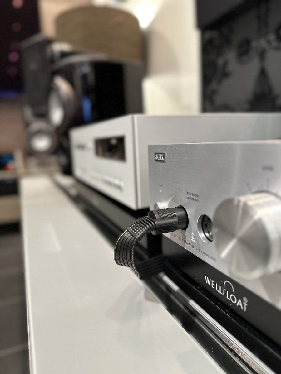 AudioVenue's tweet photo. Stax energiser fed by Luxman SACD player, just so musical.
.
#stax #staxheadphones #luxman #luxmancd #sacd #wellfloat #audioisolation #electrostatic #electrostaticheadphones #energiser #audio #ealing #maidenhead .
.
@staxheadphones . https://t.co/q2o5HCW5ef