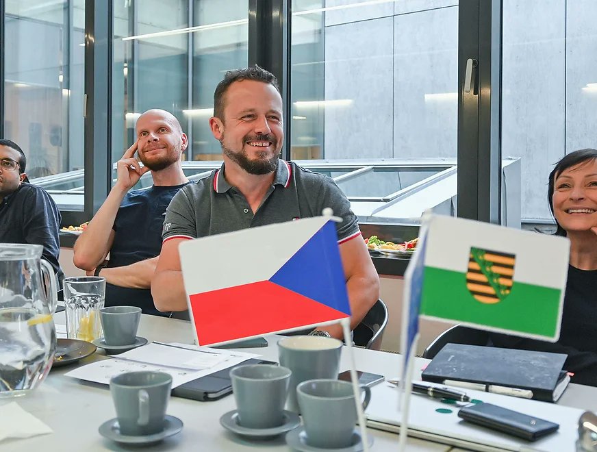 Projekt InterBridge spojil umění a vědu. Tyto dva zdánlivě odlišné světy se ve skutečnosti mohou navzájem ovlivňovat a obohacovat. O to se snaží mezinárodní projekt InterBridge ve spolupráci Libereckého kraje a Saska. interbridgeproject.com
Dotační prostředky EU: 952 389,69 EUR