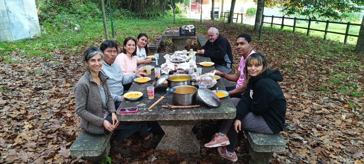 🌾✨ Momentos da Festa da Colleita! ✨🌾

Que día tan especial compartimos celebrando o Samaín e o fin de ano celta! 🍂

Grazas a todos os que viñestes e fixestes deste día unha festa chea de sorrisos e boa enerxía. 💫

#FestaDaColleita #BoaVida #Samaín #Tradición #Comunidade