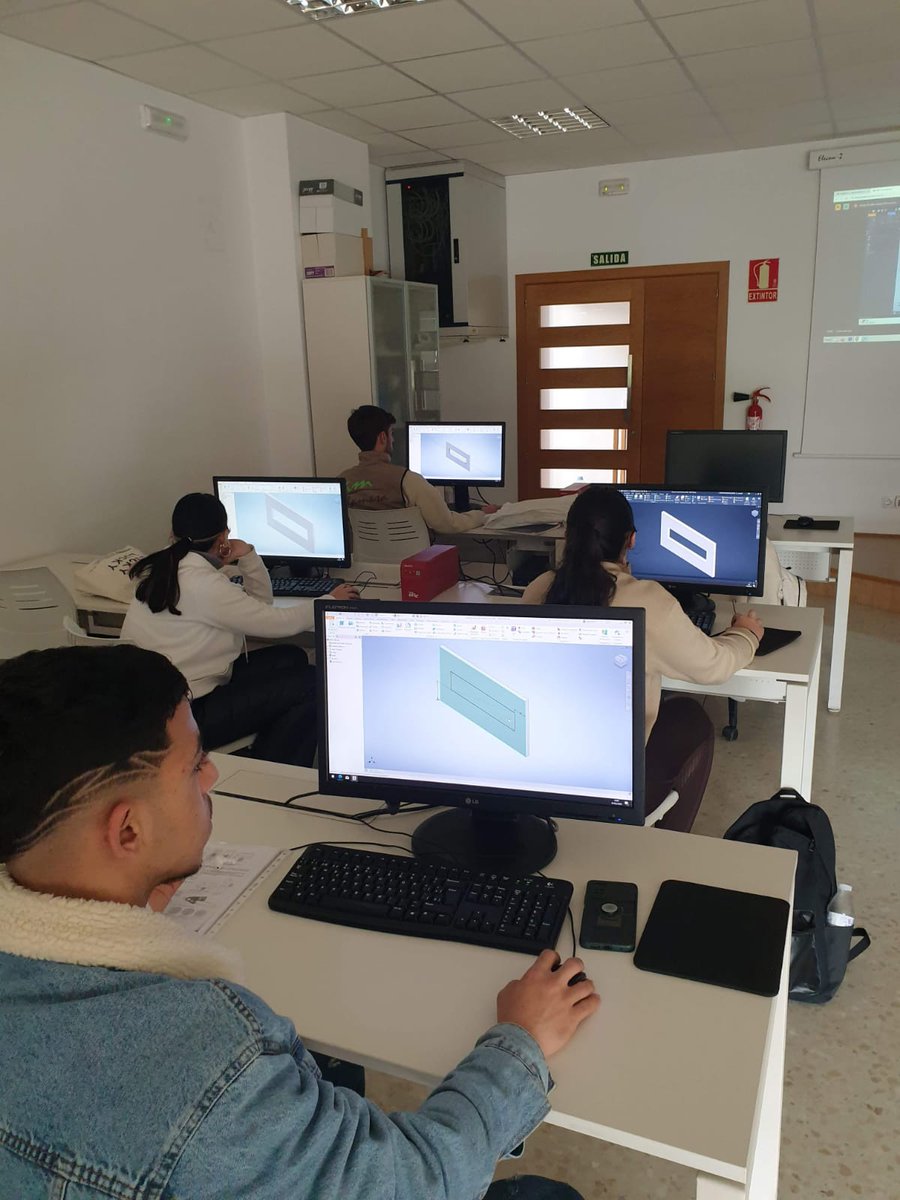 📌#FPA Acceso a Admisión en plazas vacantes en ciclos  formativos de grado medio de Formación Profesional en oferta completa.  Proc. Ordinario. Fecha hasta 11 noviembre.<a href="/EducaAnd/">Consejería Desarrollo Educativo y FP</a> 
🔎juntadeandalucia.es/educacion/secr…