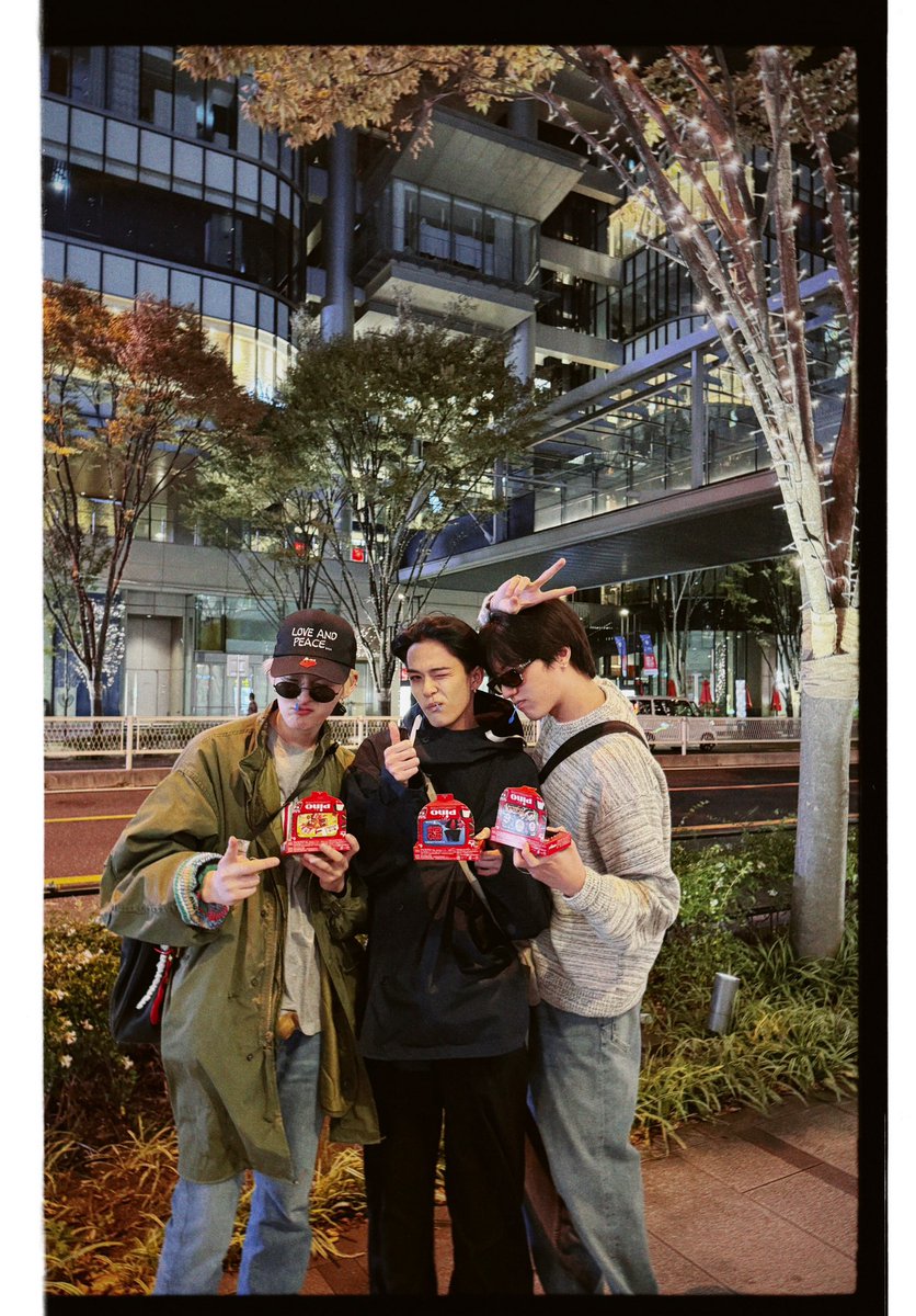 kim__kyu0909's tweet photo. TREASURE Weverse ヨシ アサヒ ハルト聖地巡礼

📍グランフロント前

大阪市北区大深町4-20

今の季節イルミネーションやってるみたいなのでぜひ行ってみてください✨ https://t.co/jmm3HJxtjk