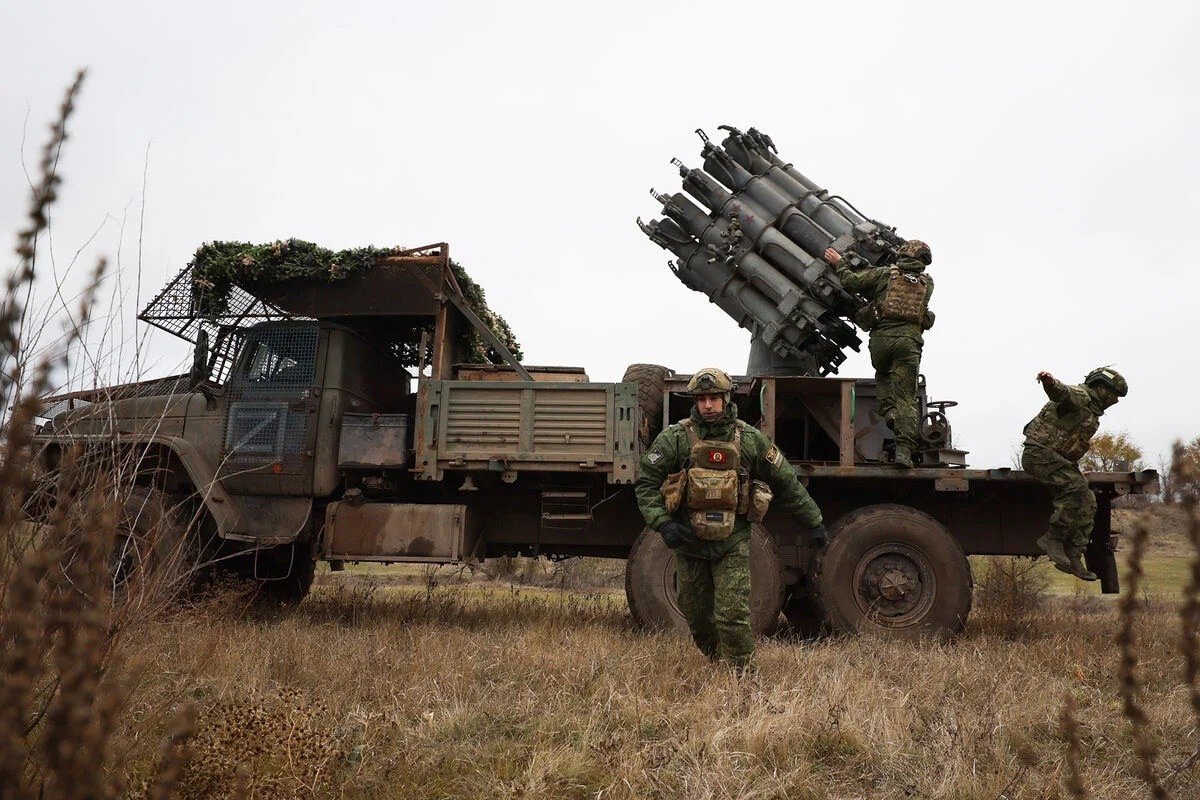 RBU-6000 MLRS in RF. DONETSK. Follow my tg t.me/utdarm &amp; t.me/zloneversleep1 <a href="/Katuutdarm/">Կատու 🇦🇲</a>
<a href="/oryxspioenkop/">Oryx Blog</a> <a href="/oryxspioenkopJP/">Oryx-Japan🇯🇵🤝🇳🇱</a> <a href="/TheDeadDistrict/">𝔗𝔥𝔢 𝕯𝔢𝔞𝔡 𝕯𝔦𝔰𝔱𝔯𝔦𝔠𝔱△ 🇬🇪🇺🇦🇺🇲🇬🇷</a> <a href="/Rebel44CZ/">Jakub Janovsky</a> <a href="/OSINTua/">Kriegsforscher</a> <a href="/RALee85/">Rob Lee</a> <a href="/Danspiun/">Dan</a> <a href="/jpg2t785/">mssn65</a> #war #ukraine #russia