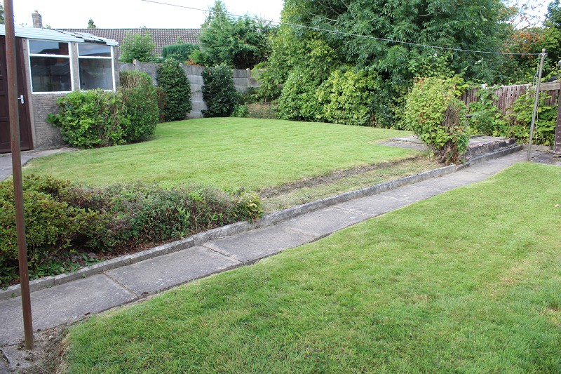 GreenAndMay's tweet image. For Sale on Lambcroft Road!

This charming semi-detached bungalow, nestled on a generous plot and with no upward chain, is ready for its new owners!

📌 #Pinxton NG16 6QL
£155,000
Full details and photographs 📷: greenandmay.co.uk/property/?ref=…
Call ☎️ 01773 832888 to view this property