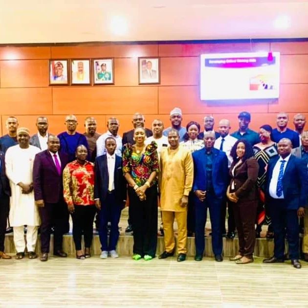 mindsetseries_'s tweet image. Another powerful session yesterday @ Nigerian Army Resource Centre, Abuja.

And it Ended in praise 💃

See you @ the Top!

#Mindsetseries #ArmyResourceCentre #Consultancy #Nguvankyenge #Godeymyside