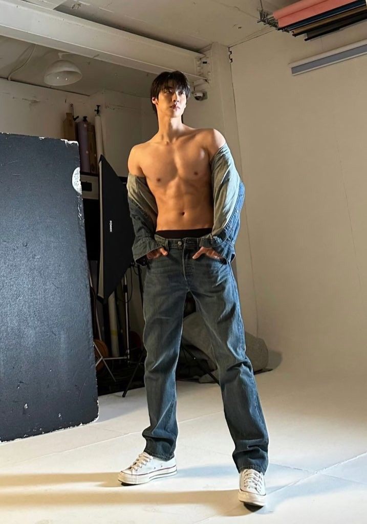 lijuyeorn's tweet image. I can be this:                          and also like this: