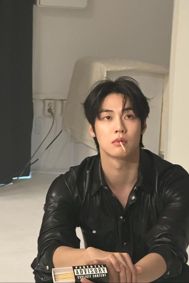 lijuyeorn's tweet image. I can be this:                          and also like this: