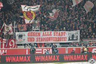 StuttgartRot's tweet photo. 👮🏻‍♂️🐷

#VfB https://t.co/XXK3CCxoTH