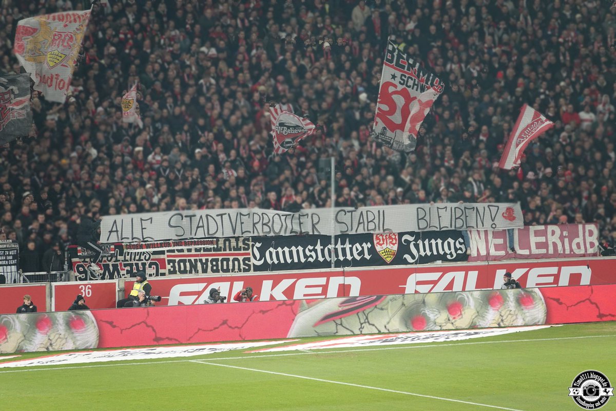 StuttgartRot's tweet photo. 👮🏻‍♂️🐷

#VfB https://t.co/XXK3CCxoTH