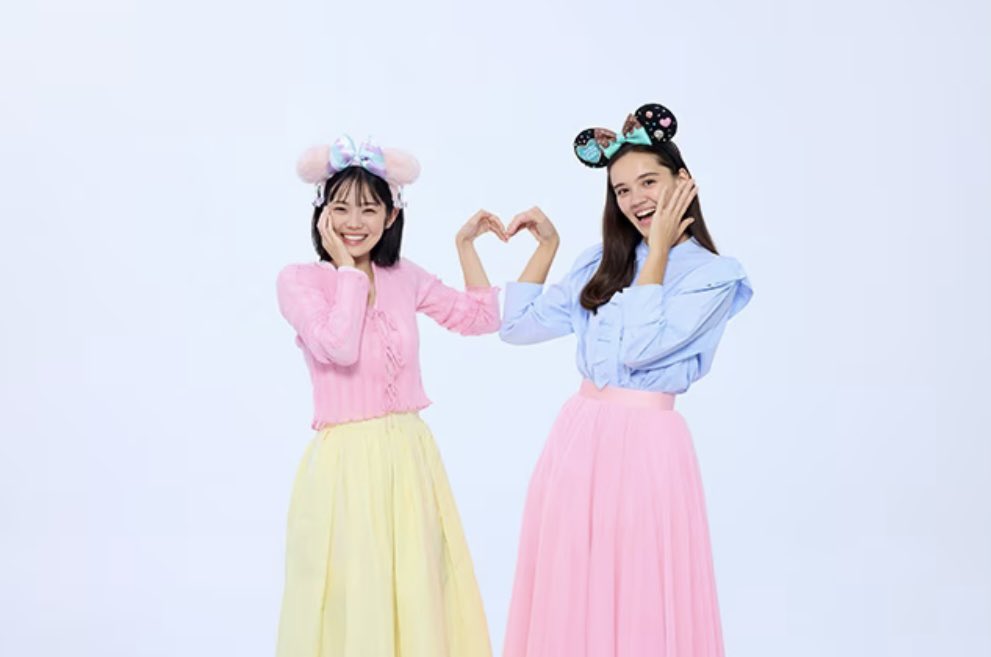 パルパルーザのポーズ』再登場！ 一人が「パル！」と言いながら手で