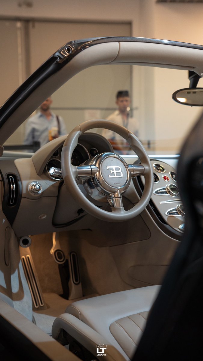 Stunning configuration for this Veyron ✨