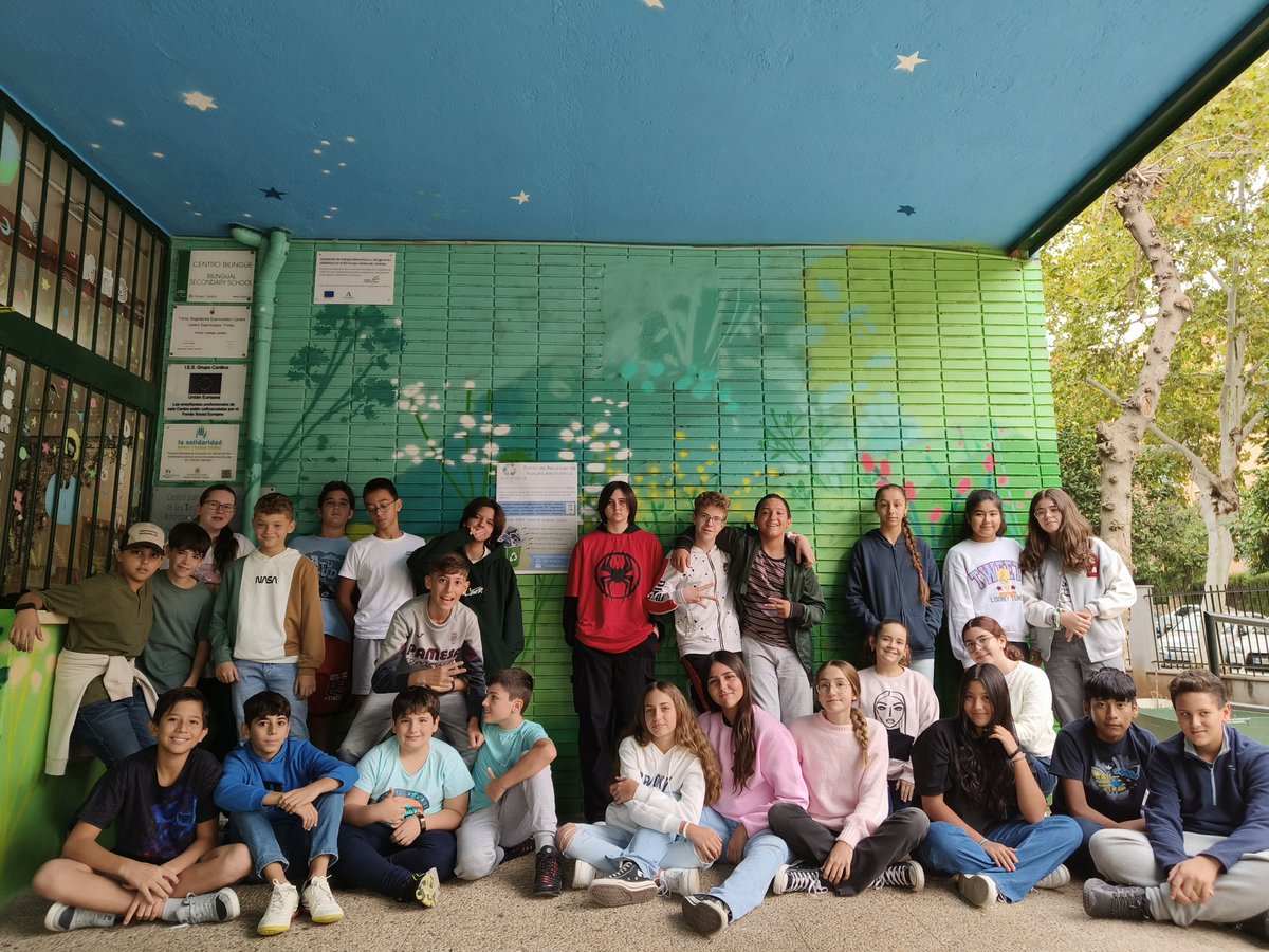 El IES Grupo Cántico participa en la VI Student RAEE Cup!!!
Invitamos a todos nuestro alumnos y familias a participar en este proyecto en el que nos haremos punto de referencia para la recogida de componentes electrónicos en nuestro entorno y nuestro barrio.
Animaos a participar!