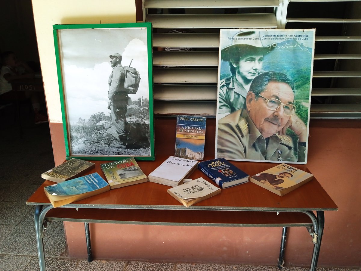Exposición de la vida y obra de nuestro comandante en jefe fomentando valores en los educandos.<a href="/CubaMined/">MINED</a> <a href="/dpeStgo/">DGE Santiago de Cuba</a> <a href="/SantiagodeCuba/">Santiago de Cuba</a> <a href="/dmeguama/">Dirección Municipal de Educación Guamá</a> #guama
