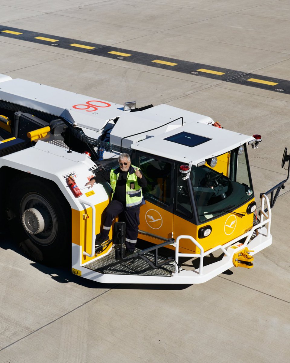 Lufthansa_DE's tweet image. Pushback ist nicht nur das Bewegen von Flugzeugen – es erfordert Kompetenz, Präzision und leistungsstarke Maschinen. Ein großes Dankeschön an unsere Bodencrew, die das jeden Tag nahtlos umsetzt! 

#Lufthansa #Schlepper #Pushback
