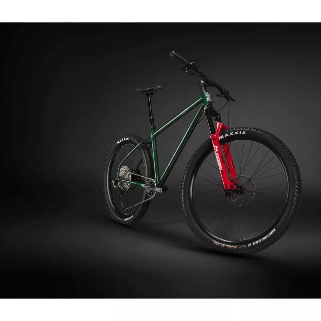 steelisrealmtb's tweet photo. Dropping this credibly spec'd chromoly Mullet in at a casual £1250. Be intresting to see some feedback on it 👌🏼
#Steelisreal #Steelisrealmtb 
#mtb #mtblife #bike #mountainbike #cycling #bikelife  #mtblove #downhill #cyclinglife #enduro #mountainbiking #enduromtb #mtblifestyle https://t.co/KCmfJ2VFQn
