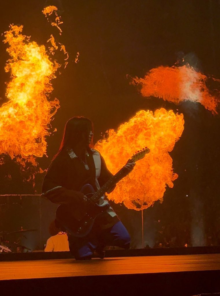 BillieEilishBR's tweet image. Billie Eilish! 🎸