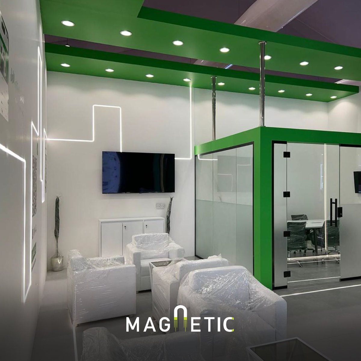 MagnetAD's tweet photo. استلهمنا جناح #عقار من توجهات التصميم الحديثة التي تدمج بين الإبداع والتقنية، بما يبرز هوية و رؤية عقار و يلفت زوار الجناح.

الجناح بشكله النهائي 📸🔮✨ https://t.co/NBf2cRbCOA