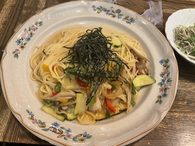 晩ご飯は近くの喫茶店でエリンギやら何やらの和風パスタ。ここも40年余りの付き合い。最初の利用はOVAアウトランダーズ💀の打ち合わせであった。 