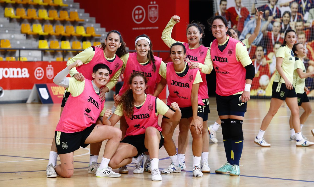 🏋️‍♂️ Pʀɪᴍᴇʀᴀ sᴇsɪᴏ́ɴ ᴅᴇ ᴇɴᴛʀᴇɴᴀᴍɪᴇɴᴛᴏ ꜰɪɴᴀʟɪᴢᴀᴅᴀ

➕ Esta tarde, más

#FutsalEspaña