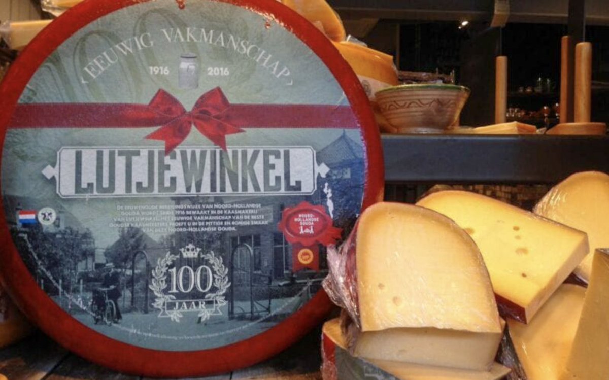 𝐉𝐔𝐁𝐈𝐋𝐄𝐔𝐌𝐊𝐀𝐀𝐒
Oud, snijdbaar, romig en pikant, volgens het geheime recept van de kaasmakerij in Lutjewinkel. Een absolute aanrader voor iedere kaasliefhebber die houdt van pittige, volle kaas. Niet voor niets heeft deze 'Noord-Hollandse' een plek in onze winkel! 😉🧀🏆