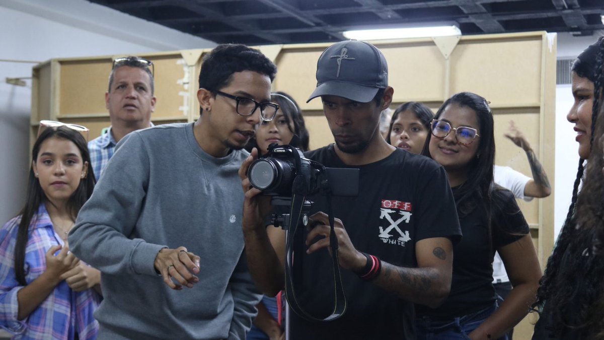 🗞 #EsNoticia | Con quince nuevas sedes la Escuela de Medios y Comunicación del Inces celebra su segundo aniversario.

Lee y comparte en tinyurl.com/2xjfrz3q 

#LaTécnicaQueInspira