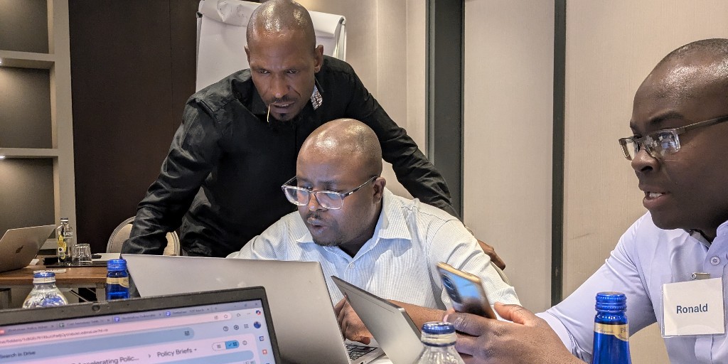 VitalStrat's tweet image. 💡Last week in Istanbul, government officials from seven countries came together for a #DataToPolicy workshop to develop policy adoption plans for critical public health issues, particularly for women:

✔️ Hypertension in pregnancy in Ethiopia and Maharashtra, India
✔️ Emergency…