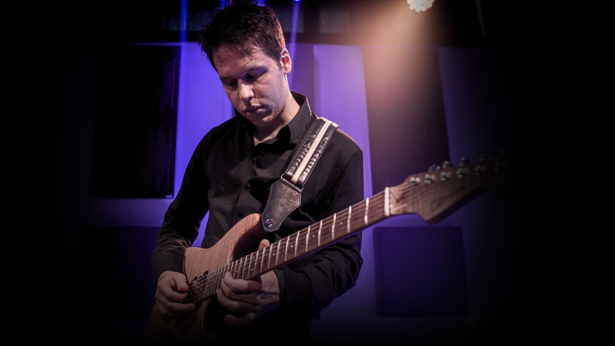 🔥 Vuoi portare i tuoi assoli a un altro livello? Scopri "Modern Technical Soloing #2" e lascia tutti a bocca aperta! 🎸💥 
Leggi di più: bit.ly/ModernTechnica…

#GuitarShred #Chitarra #GuitarLesson #Musicezer #ChitarraShred #GuitarHero
