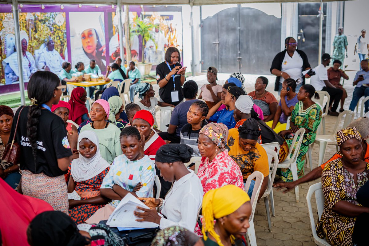Last week, we took the first step in the #HCDProject with <a href="/LagosSDGInvest/">Lagos SDGs 🇳🇬</a> - bringing financial literacy to women in Iwaya, Yaba. 

Grateful for the support of the Lagos State Government &amp; the amazing turnout. Together, we’re building a more financially inclusive Lagos. 💙