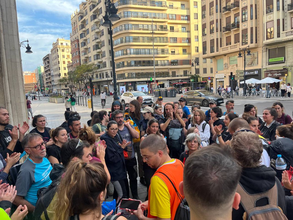 ⭐Moltes gràcies als centenars de brigadistes populars de les Comarques Gironines, del Penedès, de La Plana, del Baix Llobregat, dels Vallesos, de Barcelona i del Camp de Tarragona que s'han unit als milers de voluntàries que s'han mobilitzat aquests dies! #SuportMutu

Fil🧶
