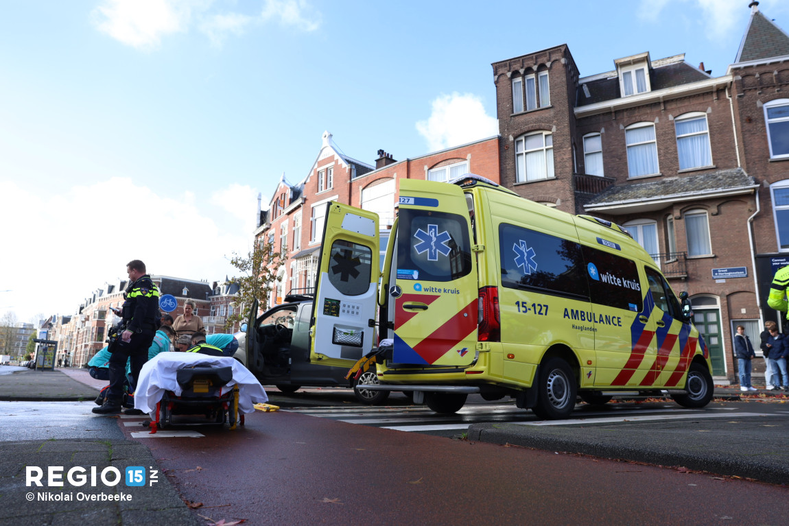 regio15's tweet photo. Nu online: voetganger gewond na aanrijding #GrootHertoginnelaan #Valeriusstraat in #DenHaag https://t.co/8Iyy9ufwtn https://t.co/3Rw4iWx6Gg