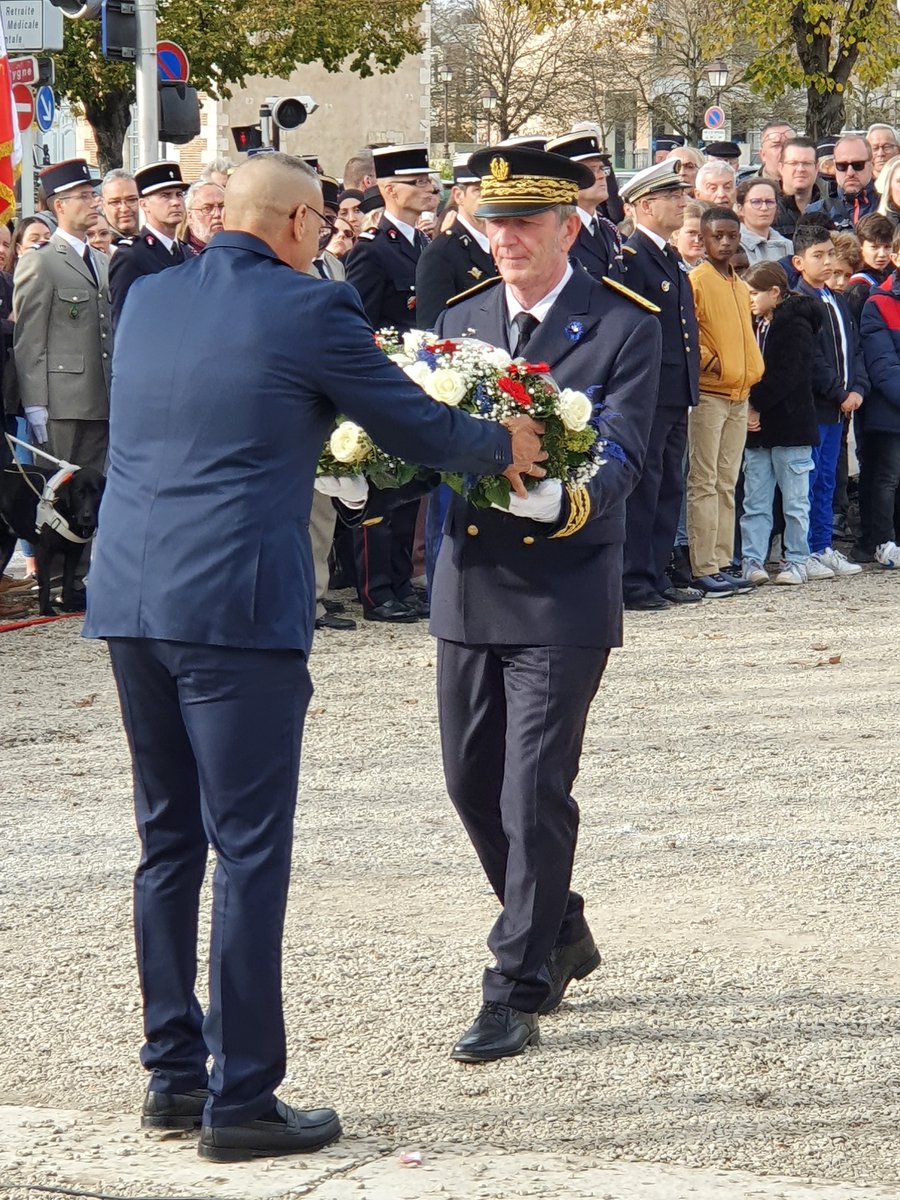 Prefet89's tweet image. 🇫🇷 106e anniversaire de l’Armistice du 11 novembre 1918
Des cérémonies tenues à #Auxerre et à #Avallon en hommage aux héros morts pour la France
🗣️" Le devoir d’espérance c’est de ne jamais douter des ressources de la France pour venir à bout des défis
qui se présentent à elle."