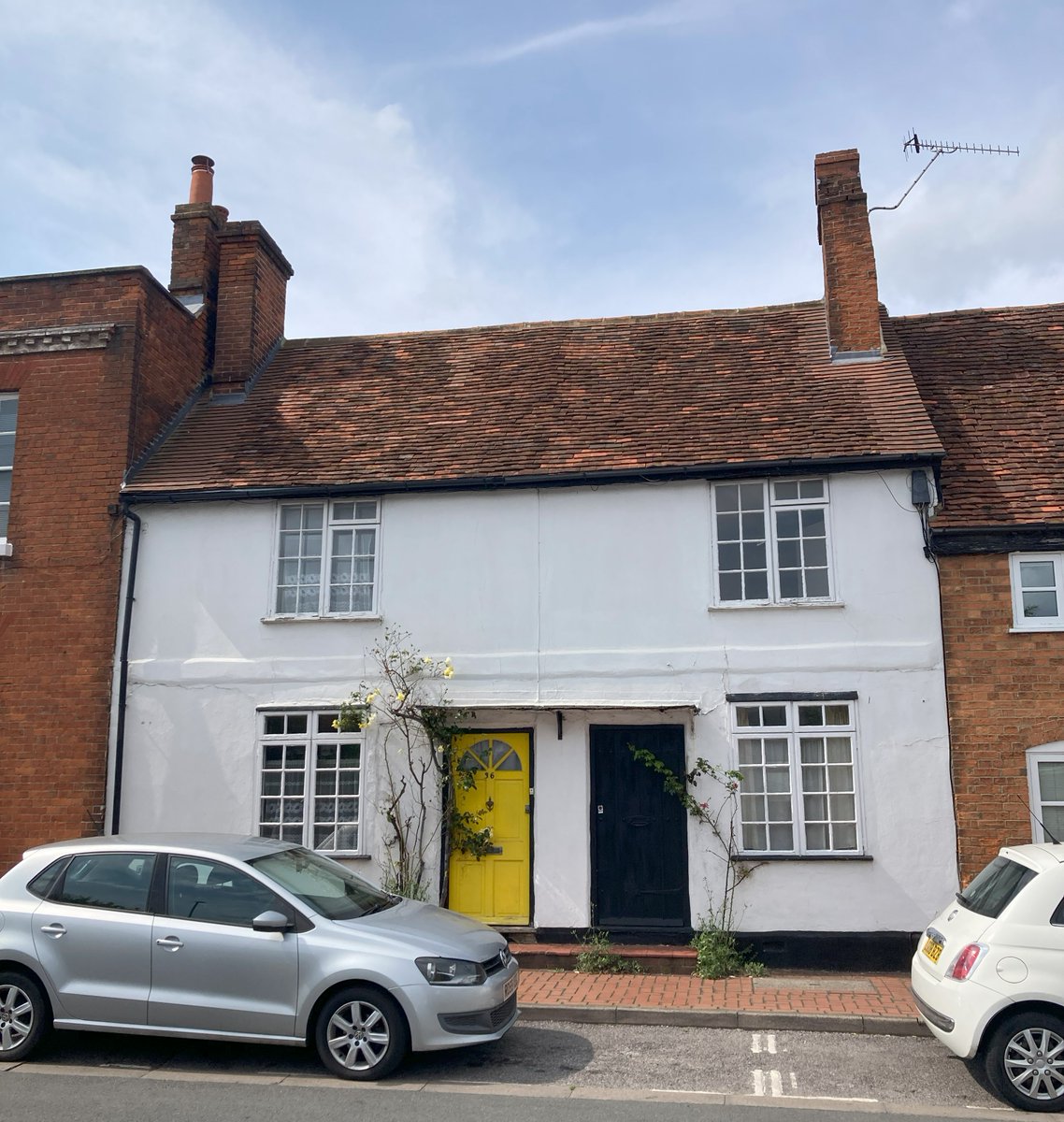 ProjectIconic's tweet image. Exciting news! 🚀 Our first property offer in Wokingham has been accepted! 🎉 As project managers, we’re applying our expertise to property development. We’re diving into planning and aiming to start construction in the new year. Stay tuned for updates! 🏗️ #PropertyDevelopment