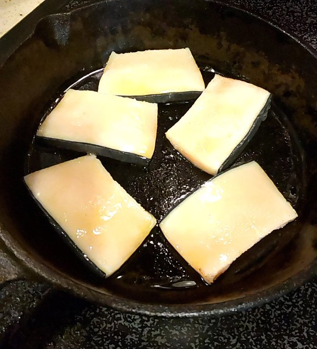 鉄スキレットの、真の力が目覚める…( ˇωˇ )
#ハーフプライス鯨の皮 