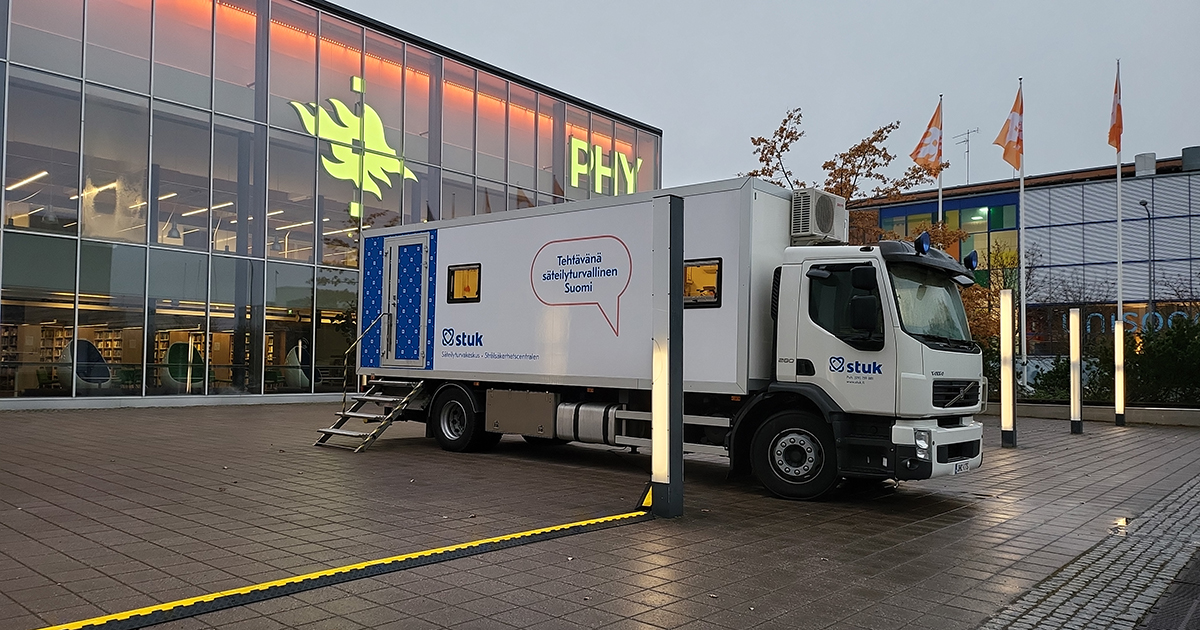 STUK - Säteilyturvakeskus (@stuk_fi) on Twitter photo Suomalaiset säteilevät yhä vähemmän. Osana väestön radioaktiivisuuden mittausohjelmaa, mittaamme tällä viikolla <a href="/helsinkiuni/">University of Helsinki</a> työntekijöitä ja opiskelijoita. Myöhemmin mitataan Tampereella ja Rovaniemellä. stuk.fi/-/yha-vahemman…
Kuva: Tiina Torvela/STUK Suomalaiset säteilevät yhä vähemmän. Osana väestön radioaktiivisuuden mittausohjelmaa, mittaamme tällä viikolla <a href="/helsinkiuni/">University of Helsinki</a> työntekijöitä ja opiskelijoita. Myöhemmin mitataan Tampereella ja Rovaniemellä. stuk.fi/-/yha-vahemman…
Kuva: Tiina Torvela/STUK