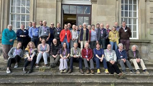 Local fungus groups exist in many parts of the UK. They are run on a voluntary basis by enthusiasts &amp; experts sharing their knowledge, helping improve identification skills, and recording fungi. Find out about BMS-affiliated local fungus groups here: britmycolsoc.org.uk/field_mycology…