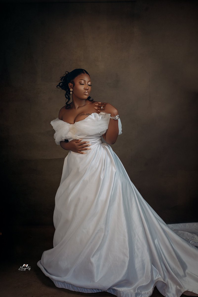 This bridal shoot was more than a collaboration; it was a celebration of Black beauty and artistry, where every detail shone with elegance and grace. With the magic of a phenomenal makeup artist, a hair stylist who knows no limits, and Muyesty Photography capturing every moment.