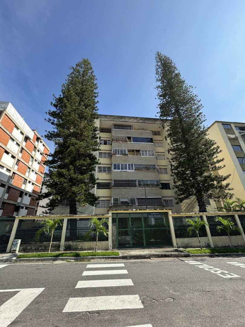 caracas_en_tres_tiempos tweet media
