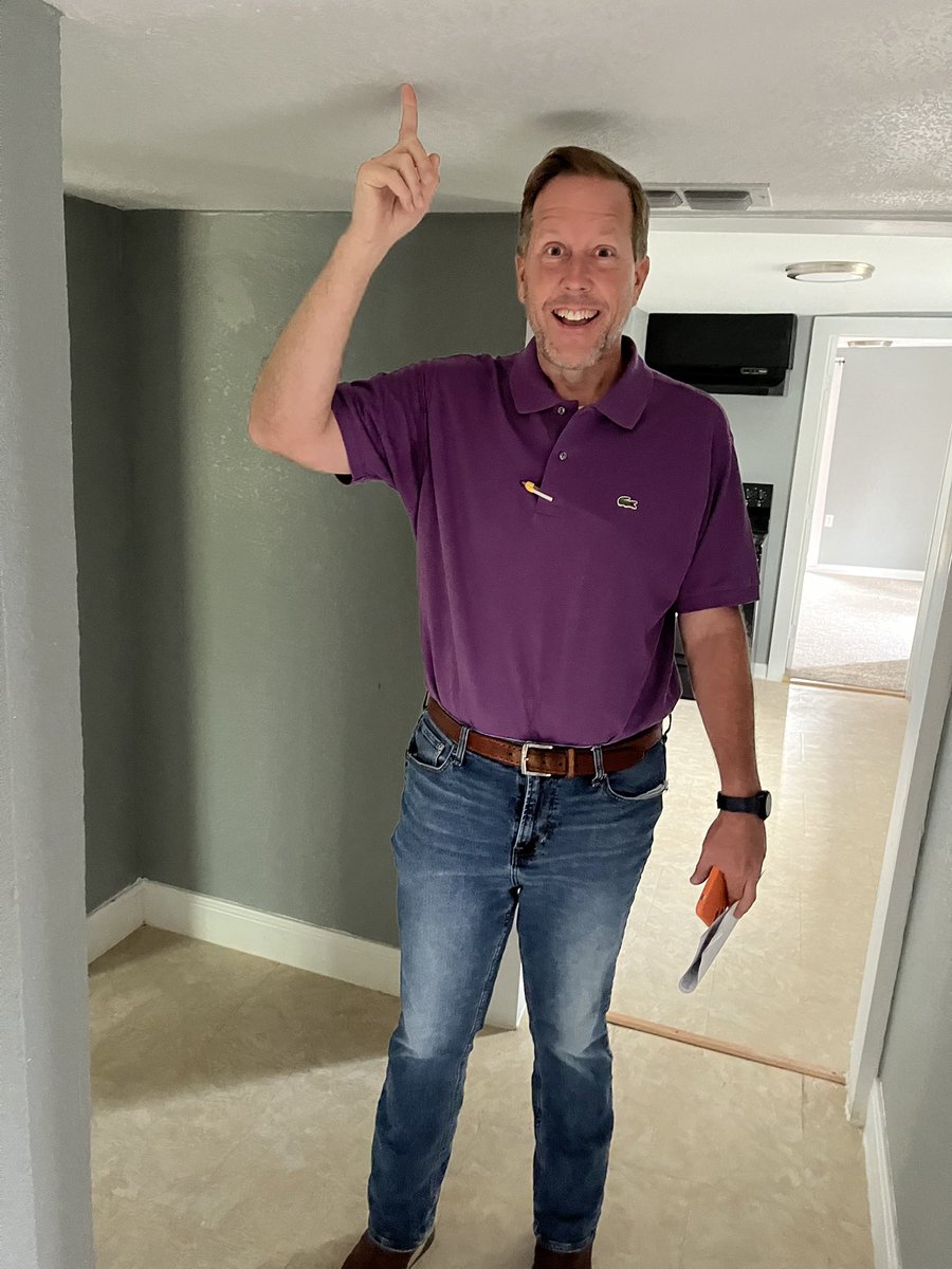 DocDeasonRealty's tweet photo. No joke. I actually showed a house recently where I had to duck to get through the doorway. https://t.co/ZhfA2rXHZv
