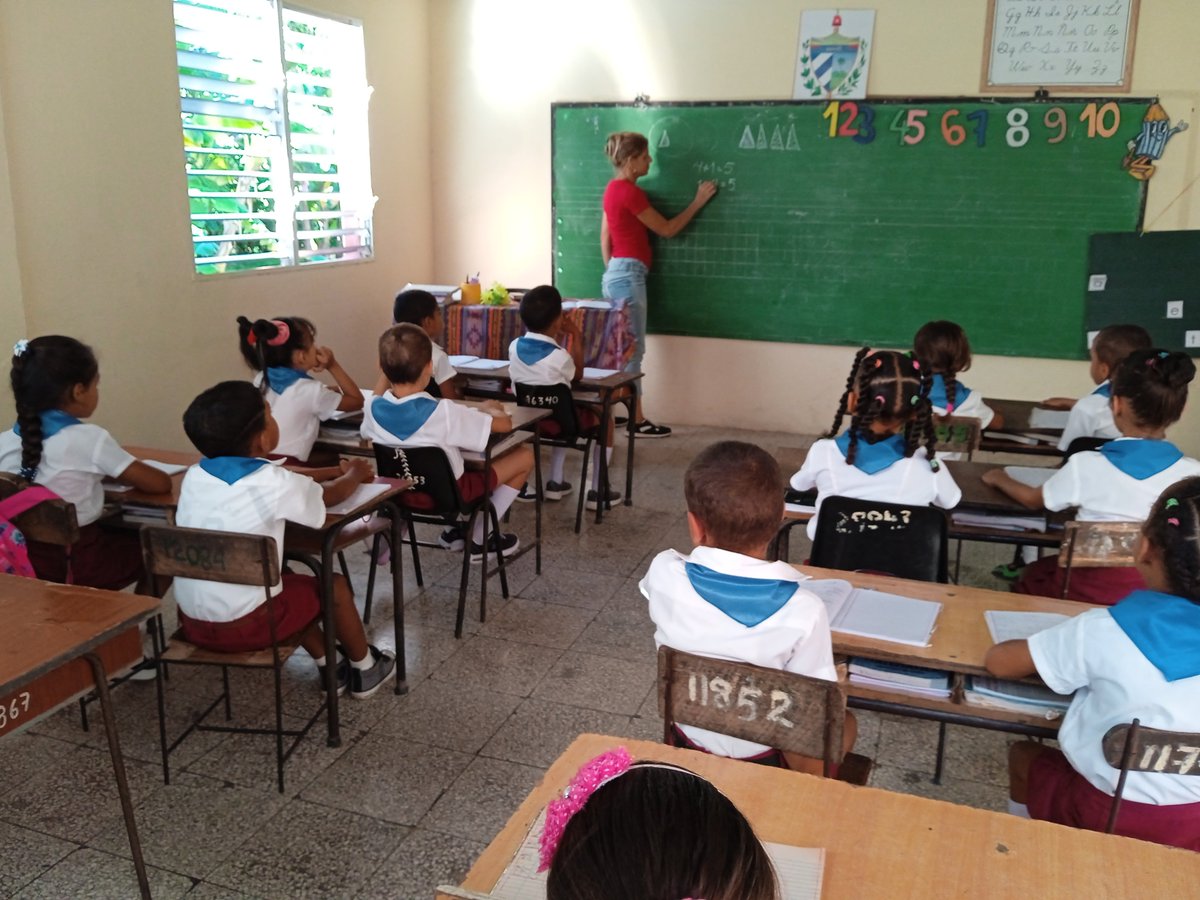 La educación es nuestro pasaporte para el futuro, porque mañana pertenece a los q se preparan en el presente. <a href="/CubaMined/">MINED</a> <a href="/dpeStgo/">DGE Santiago de Cuba</a> <a href="/SantiagodeCuba/">Santiago de Cuba</a> <a href="/dmeguama/">Dirección Municipal de Educación Guamá</a> #guama
