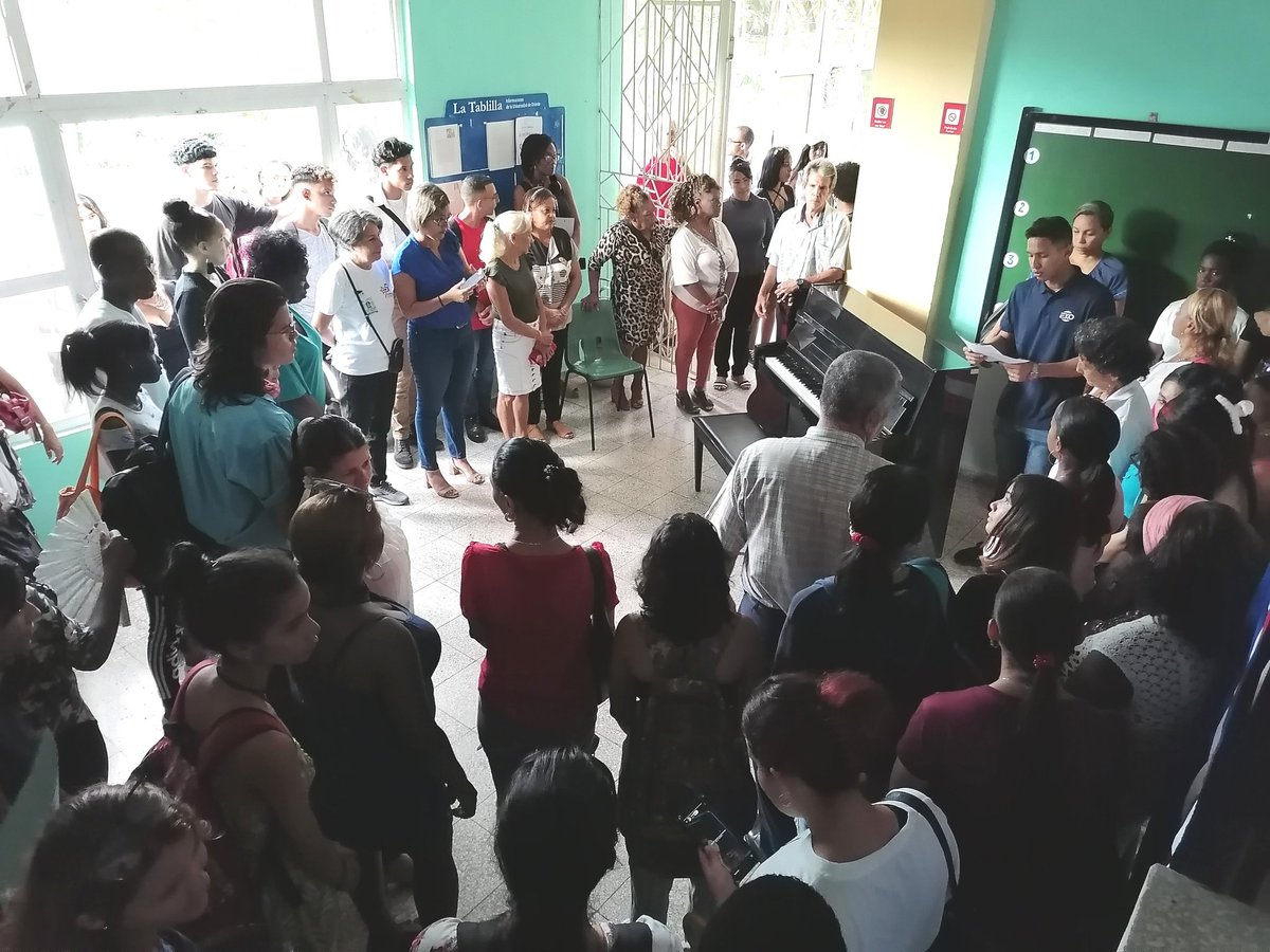 PrensaNova's tweet photo. En la mañana de este lunes tuvo lugar un matutino especial con motivo de la visita integral de la dirección de la @UOCuba a la Facultad de Humanidades. 🏫 https://t.co/d3ZGvJFmKp