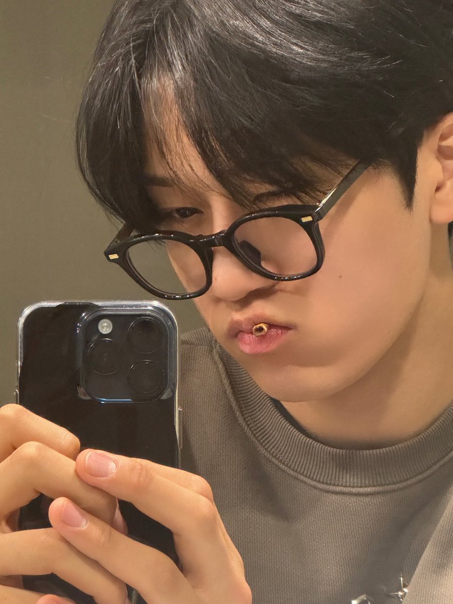 LUN8_members's tweet photo. [#준우]
빼빼빼빼로 데에에이!!🖤
앞으로도 좋아해🖤🖤

#루네이트 #LUN8 #쭈누 https://t.co/iuHv0K16hX
