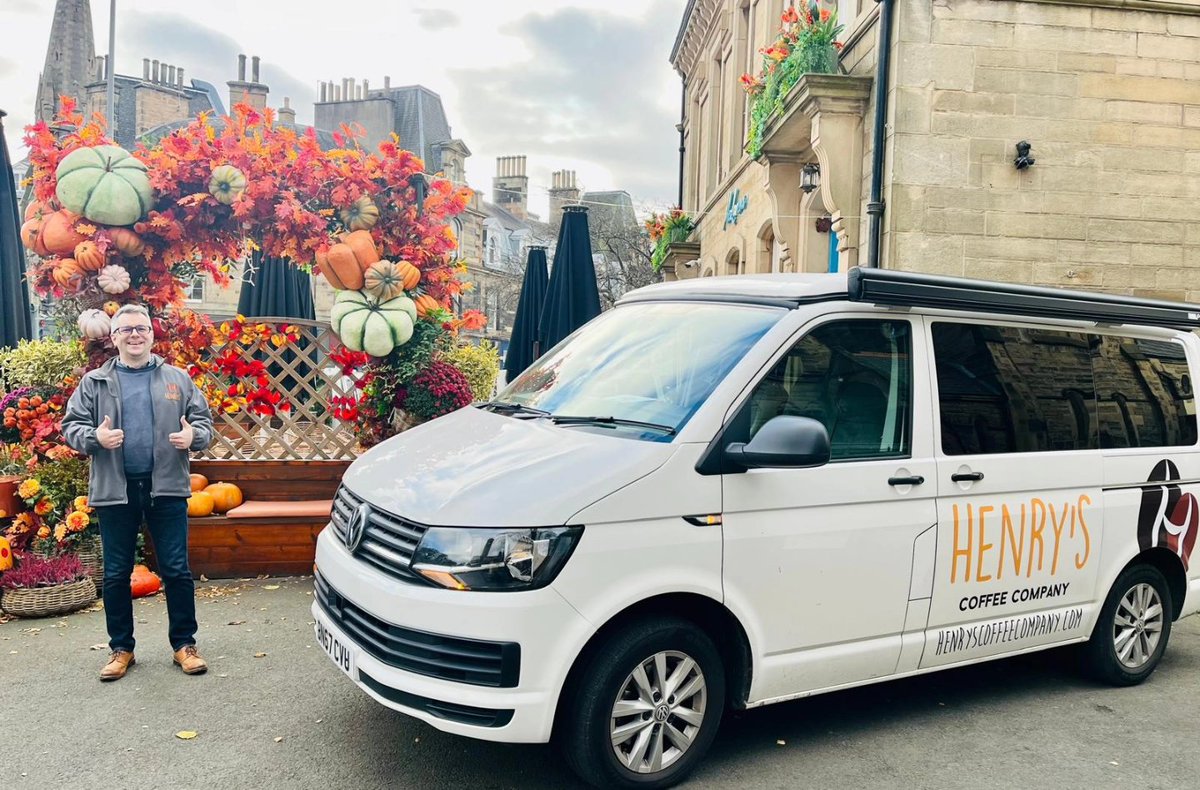 greatcoffeehcc's tweet photo. Keith loving the decorations earlier this month @mclarensonthecorner while doing a coffee delivery! It looks fabulous π
π§‘ Henryβs Coffee
#delivery #deliverywithasmile #coffeedelivery #supportlocal #smallbusiness #coffeebusiness #autumnvibes #autumncolors #Henryscoffeecompany https://t.co/KZwTwkOVpG