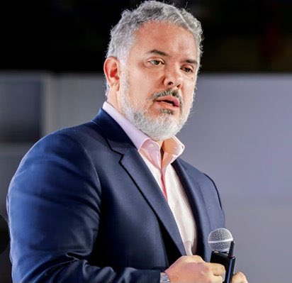 Miaruiz0922's tweet image. 🚨Para usted cuál de ellos es el cerebro detrás de Pegasus?
Uribe =🔂
Duque = ❤️