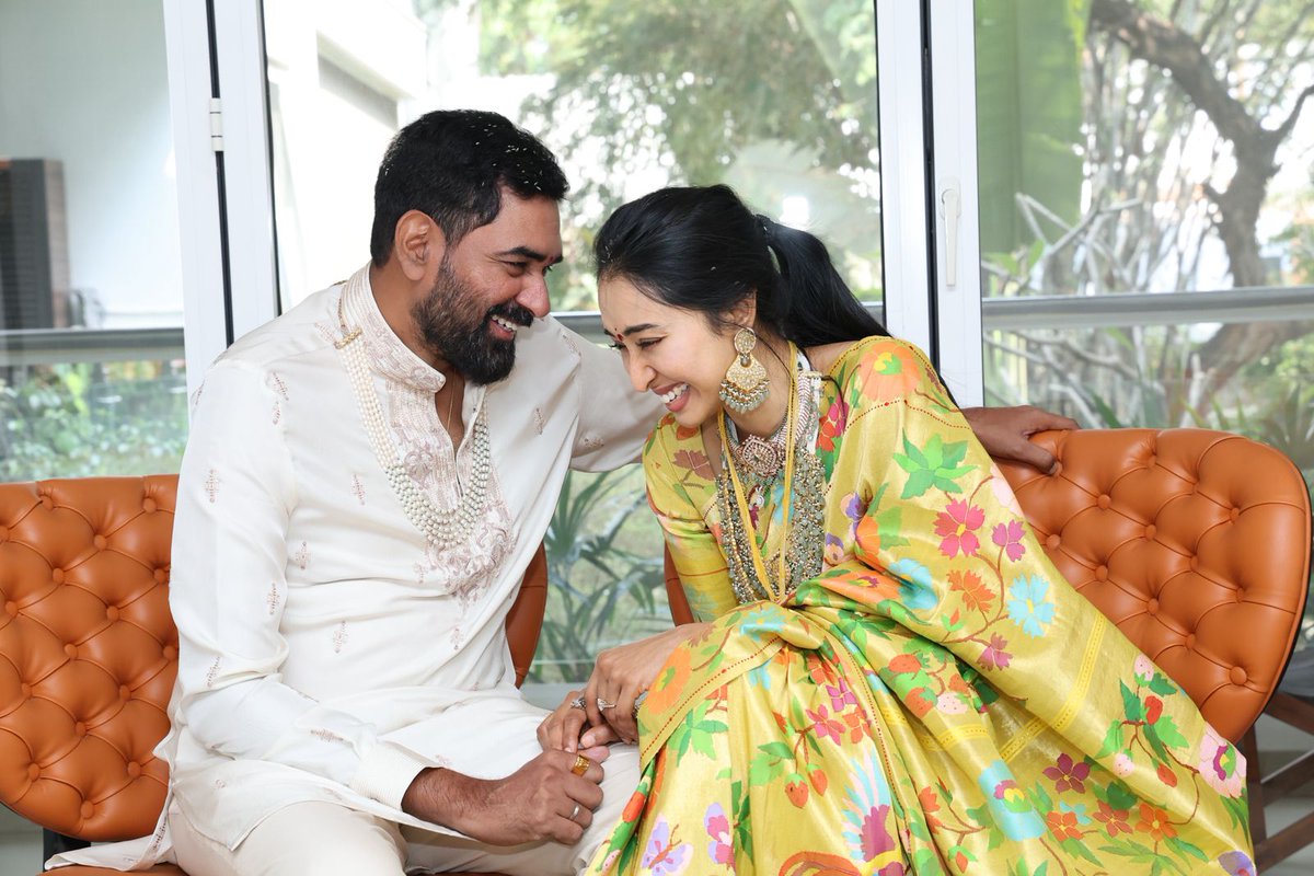UV_Creations's tweet photo. Congratulations to our dearest director @DirKrish Garu and Dr. #PritiChalla Garu for tying the sacred knot 💕

Wishing you a wonderful married life ✨

-- Team #GHAATI https://t.co/jayQNzVn7E